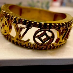 3D printed Louis Vuitton oversized Ring for home decor